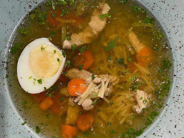 Coffee Cake - Суп из индейки с деревенским яйцом