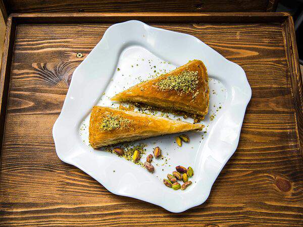 Восточная выпечка - Пахлава Хавуч дилим с фисташкой в начинке