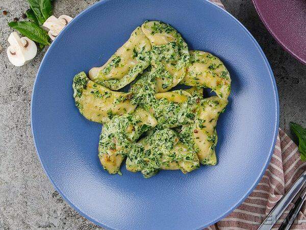 Кофейня №1 - Вареники с картофелем и луком в сливочном соусе со шпинатом