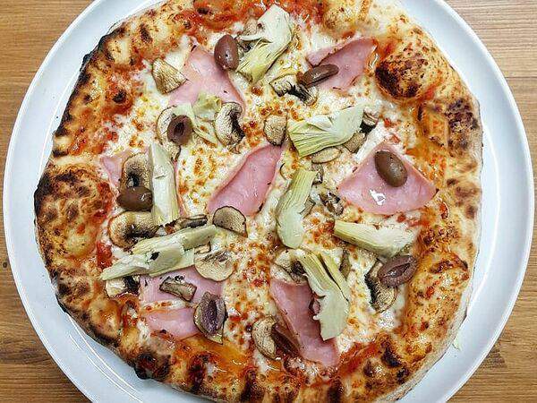 Pizza Napoli - Капричоза