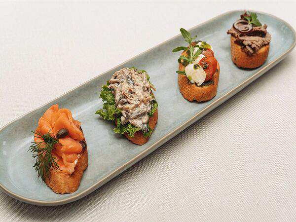 Салтанат сарайы - Ассорти из мини-брускетт по-итальянски