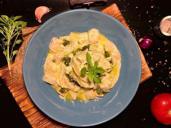 Вкус еды - Феттуччине с семгой и соусом песто