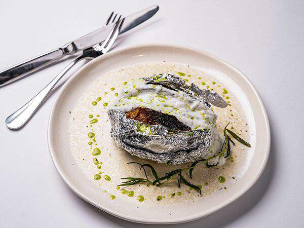 Клево - Печеный картофель с соусом Дзадзики