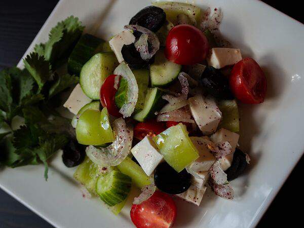 Хачапури и хинкали - Салат греческий