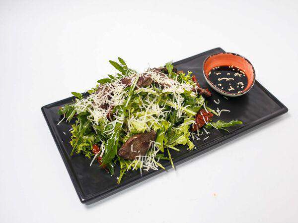 Старая мельница - Теплый салат с руколой и телятиной