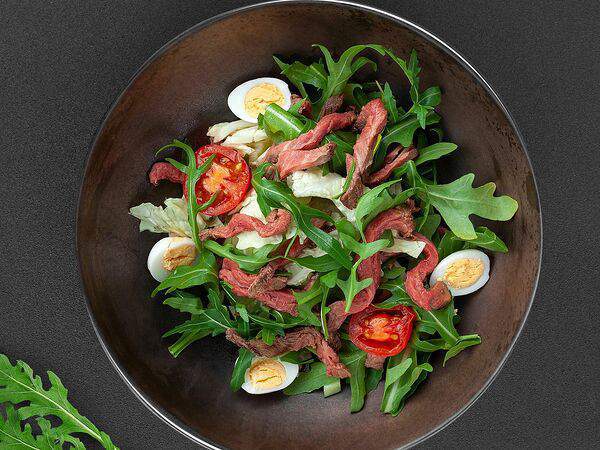 Magic Coffee - Салат с ростбифом и руколой