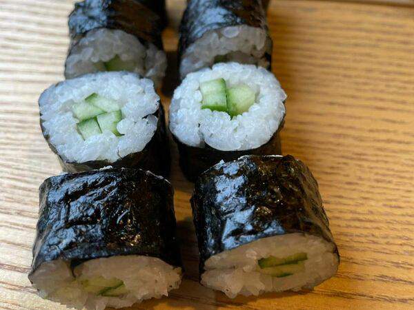 Манэки - Хосомаки суши огурец