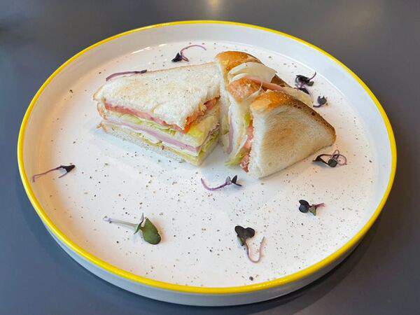 Wild Coffee & Food - Сэндвич с курицей