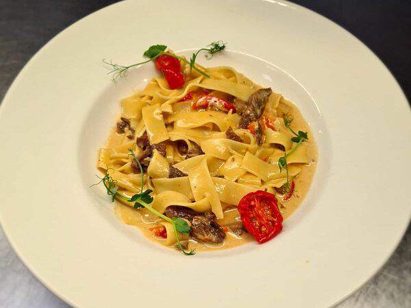 Чемодан - Феттуччине с телятиной и белыми грибами