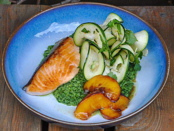 Zoom cafe - Лосось с манго и шпинатом