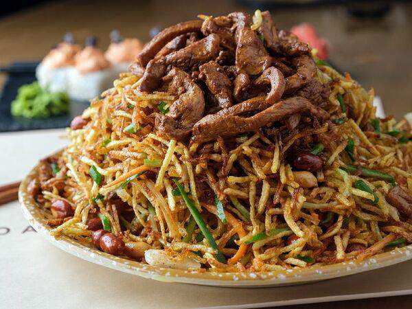 Chinchin - Салат из картофельной стружки с арахисом и мясом