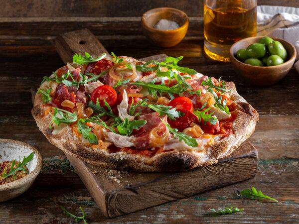 IL Патио - Пиццетта мясная с луком Бальзамик