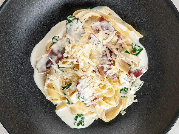 Leto - Фетучини с копченой утиной грудкой