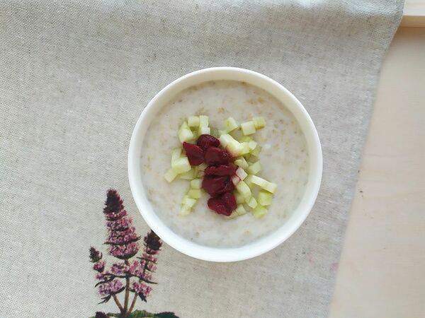 Тележка - Полезная геркулесовая каша на молоке с фруктами и ягодами