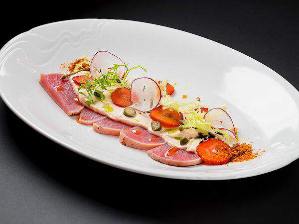 Золотая шпора - Маринованный тунец с айоли из птицы