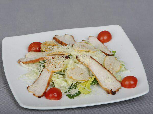 Гриль-Бар Лето - Салат Цезарь с курицей