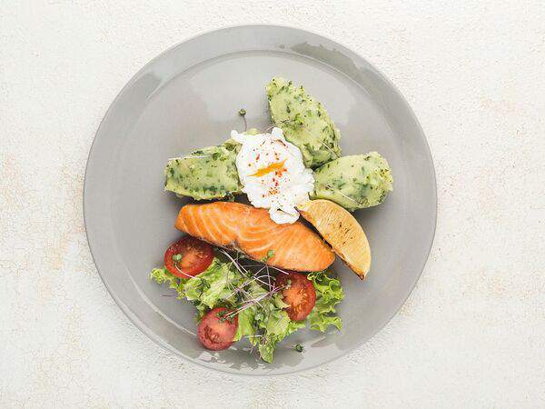 Сгущенка - Стейк из лосося с пюре из картофеля и шпината