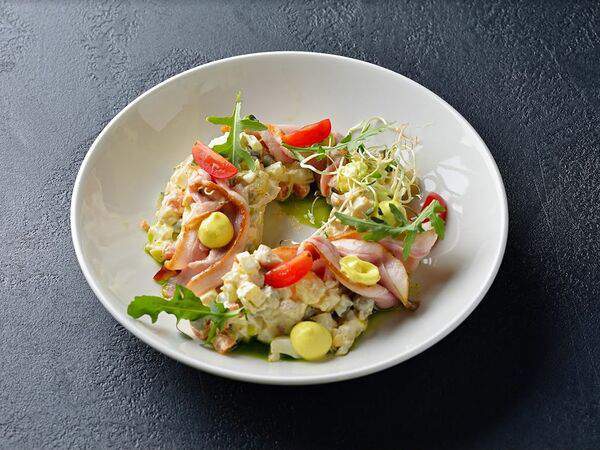 Ресторан Чеснок - Оливье с копчёной уткой и грудкой цыплёнка