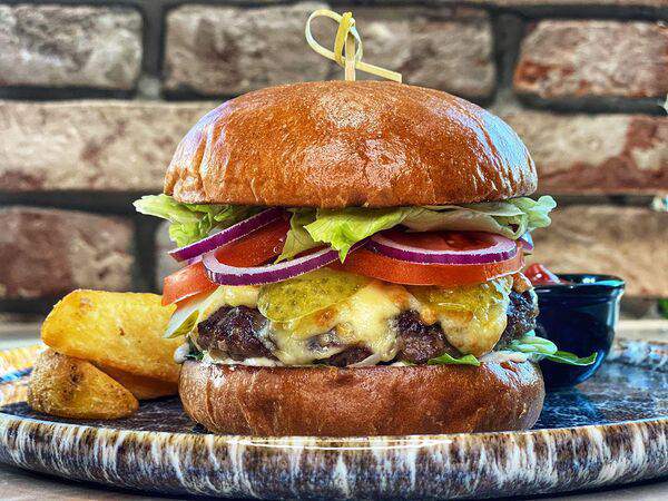 Chocolate lounge cafe - Бургер Спайси с картофелем и кетчупом