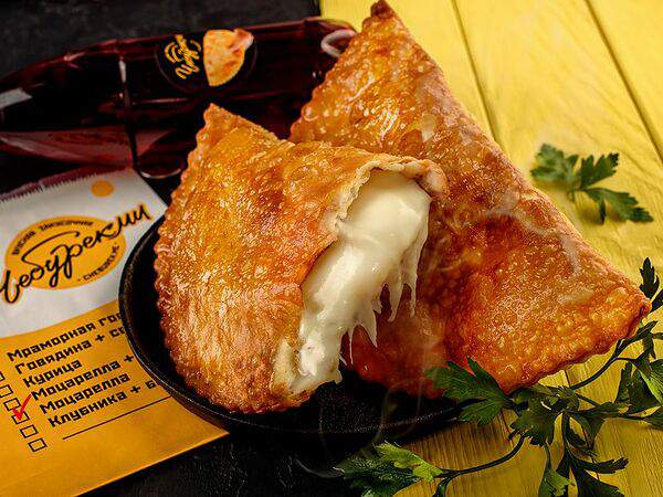 ЧебурекМи - Чебурек с моцареллой