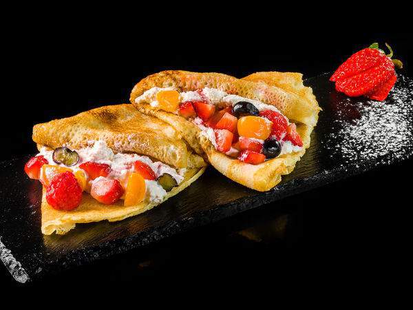 Эларджи - Блинчики с творогом и ягодами