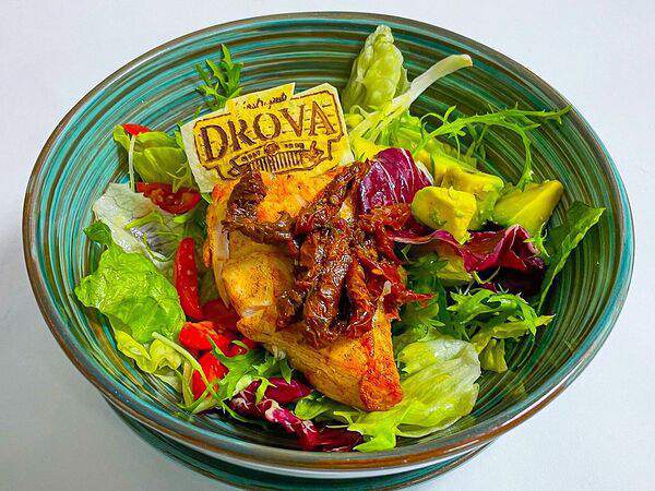 DROVA - Фирменный салат с куриной грудкой
