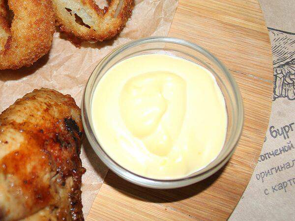 Bretzel - Чесночный соус