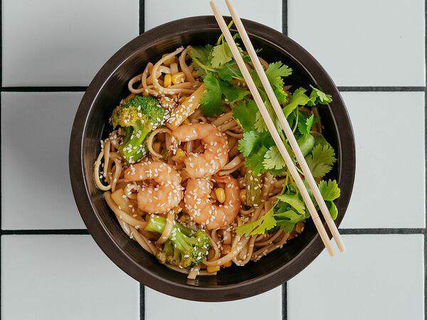 Футурист. Bar & Kitchen - Вок с креветками Терияки