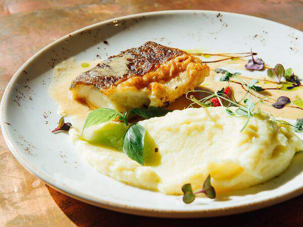 Фабрика - Треска в сливочно-сырном соусе с пюре