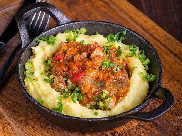 Red finch pub - Ирландский гуляш с картофельным пюре