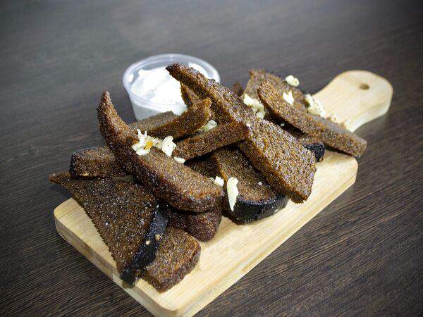 Мяссорти - Чесночные гренки с соусом