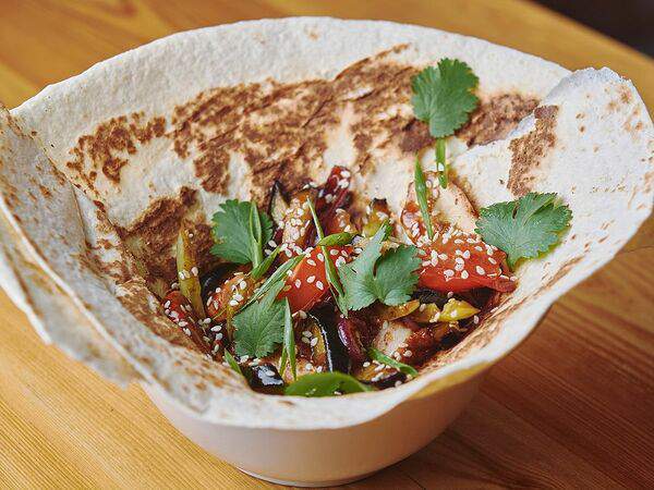 Солнце кафе - Теплый салат с курицей