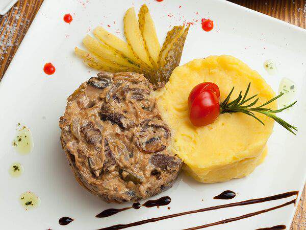 Трапеза - Телятина по-строгановски