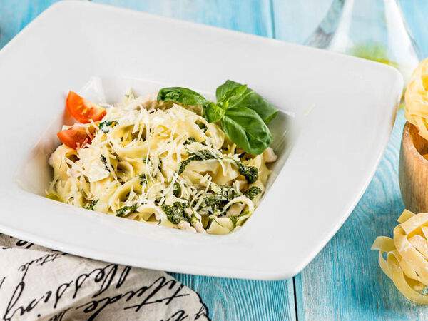 Паста & Пицца - Феттучине с курицей