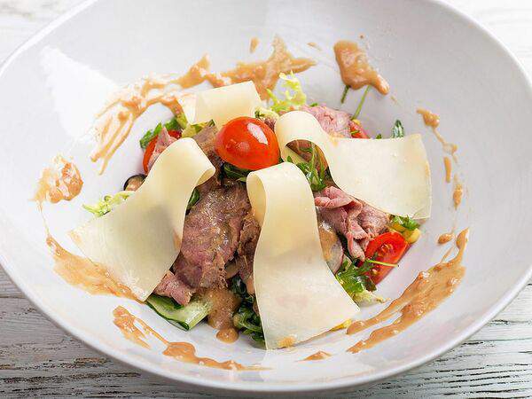 Pasta Uno - Салат с ростбифом и овощами