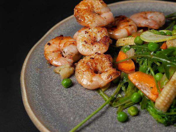 Four - Тигровые креветки с овощами вок