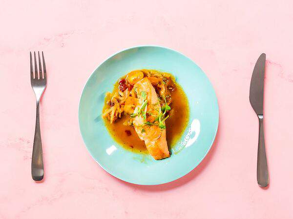 Caramelle Village - Филе лосося с фенхелем и апельсином