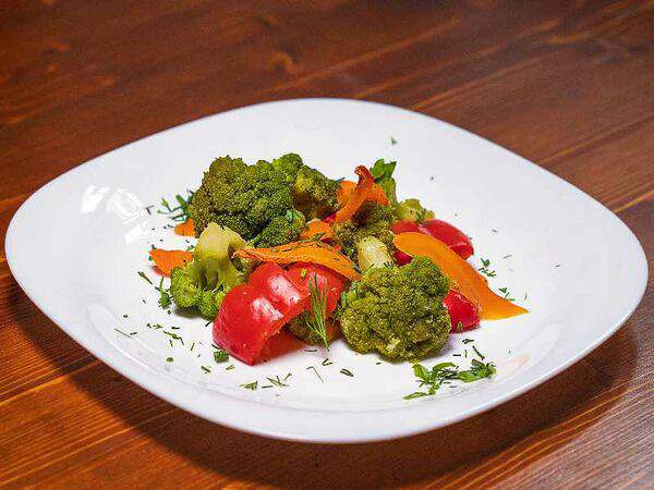 Два рубля - Овощи с брокколи на пару