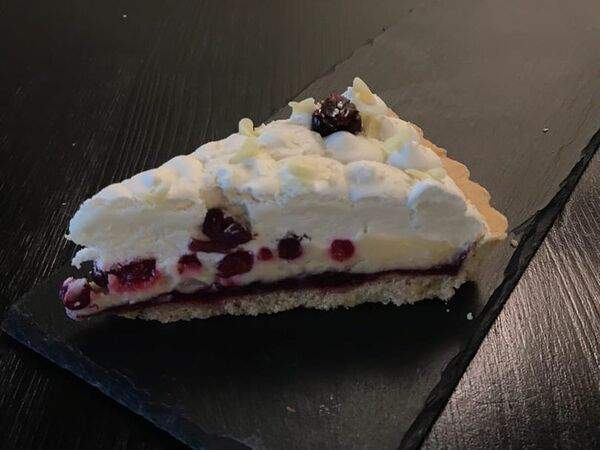 Пекарня Буханка - Пирожное Бруснично кремовый пирог