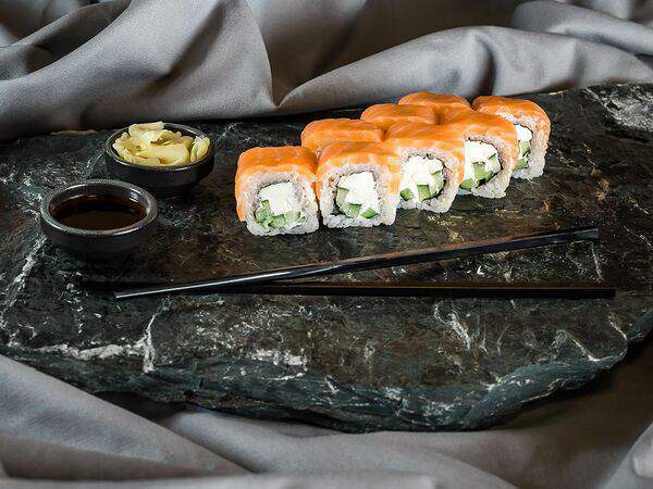 Дерзкий лосось - Ролл Филадельфия с огурцом