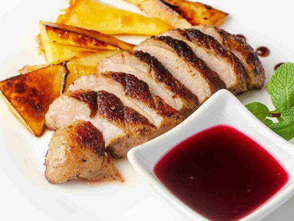 Бочка - Утиная грудка с карамелизированным манго и клюквенным джемом