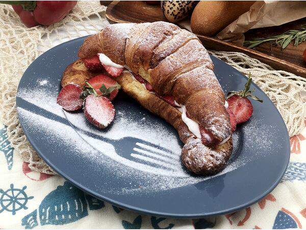 Кафе-пекарня Susser - Круассан Клубника со сливками