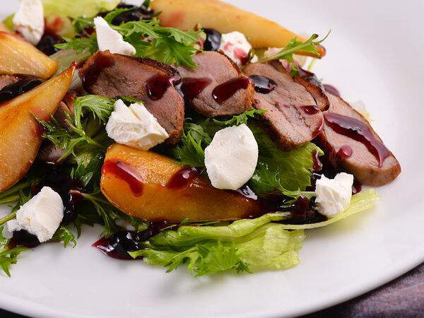 Грандъ буфетъ - Салат с грушей и филе утки