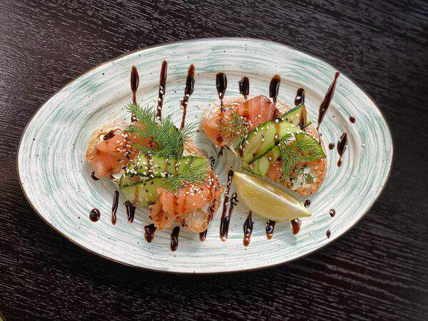 Bistro LAVASH - Брускетты с семгой