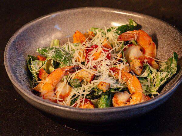 Между нами булочками - Цезарь с креветками