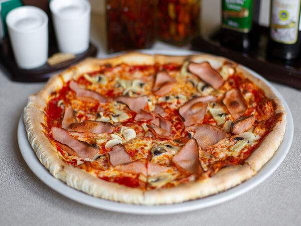 Basilico - Пицца Прошутто и фунги