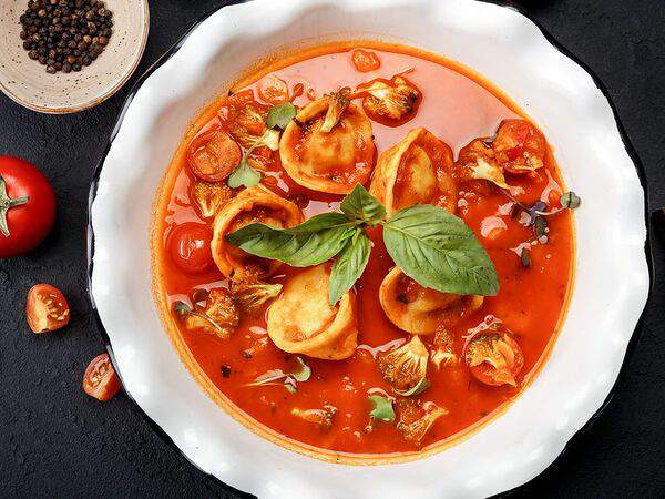 Паста-Паста - Равиоли с мраморной говядиной и томатным соусом