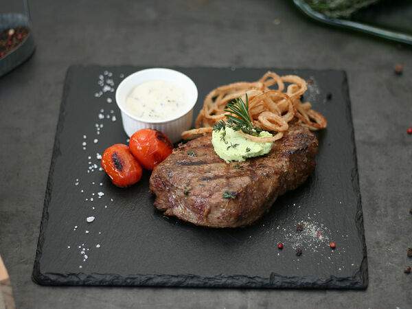 Gold Grot - Биг стейк из cвинoй шеи