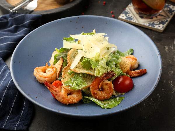 Бургерная №1 - Салат Дабл цезарь с сезонными томатами и тигровыми креветками