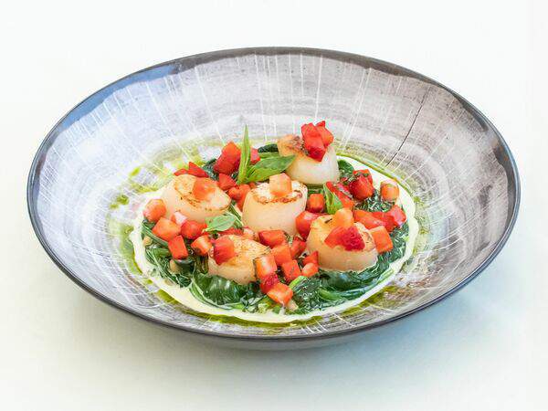 Dolce Vita - Обжаренный морской гребешок с клубникой